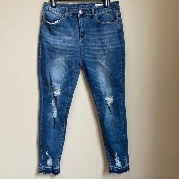 William Rast Distressed High Rise Jeans size 29. E2
